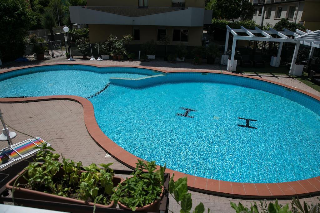 Hotel Heaven Rimini Exterior foto