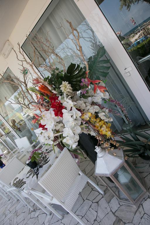 Hotel Heaven Rimini Exterior foto